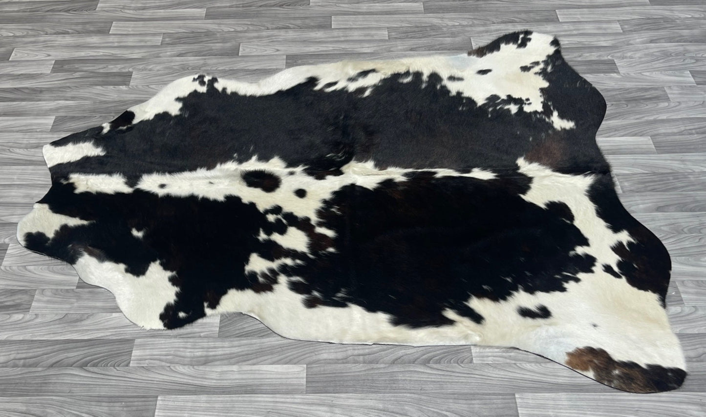 Cowhide Rug Black Tricolor v182
