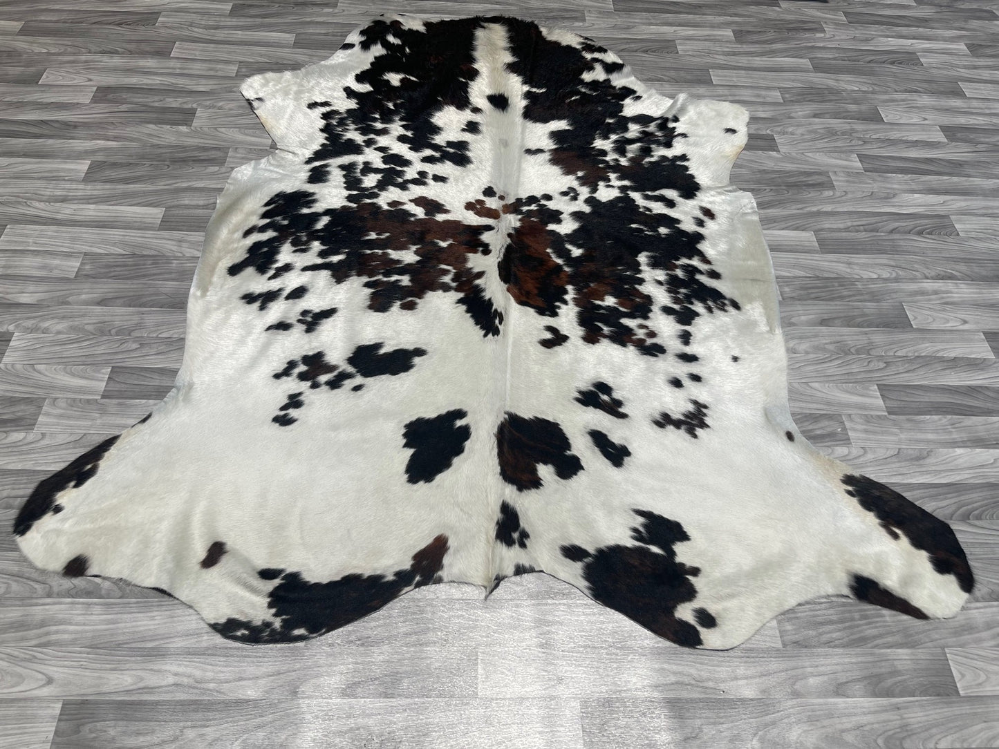White Tricolor Cowhide Rug v183