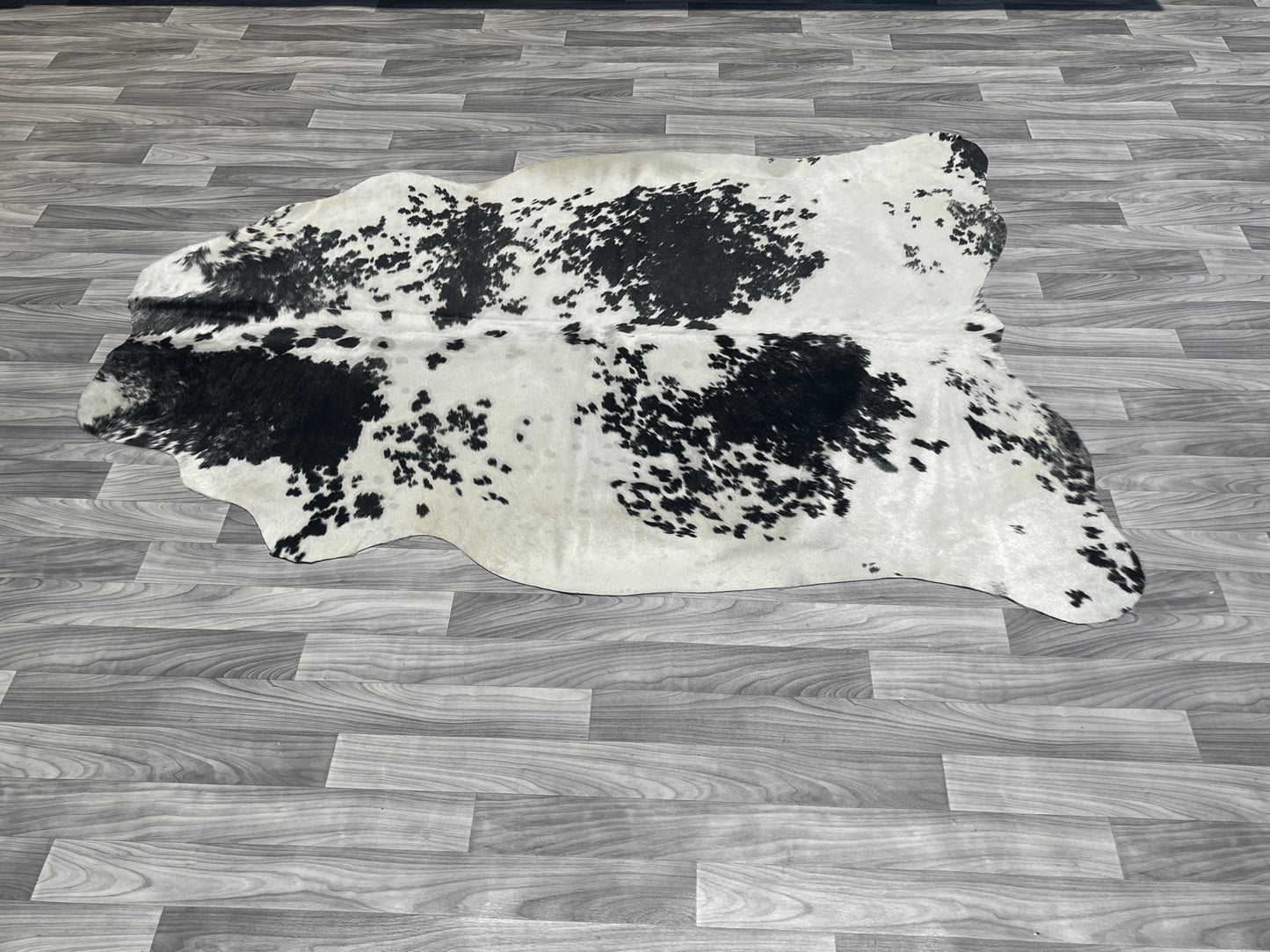Cowhide Rug v73 black and white